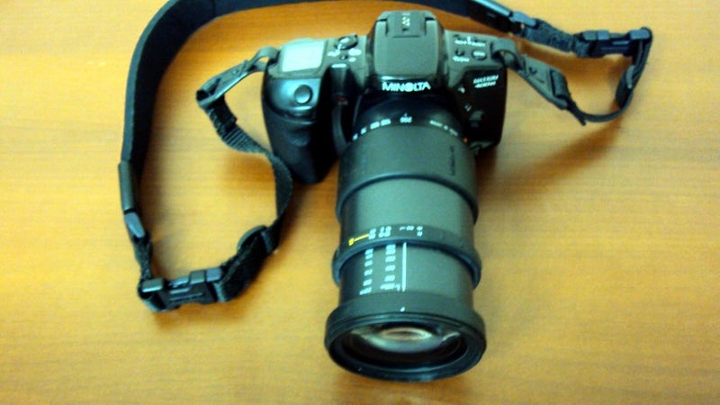 Minolta Maxxum 400si 35mm SLR Film Camera with Lens Built-in Flash (Renewed) - Image 2